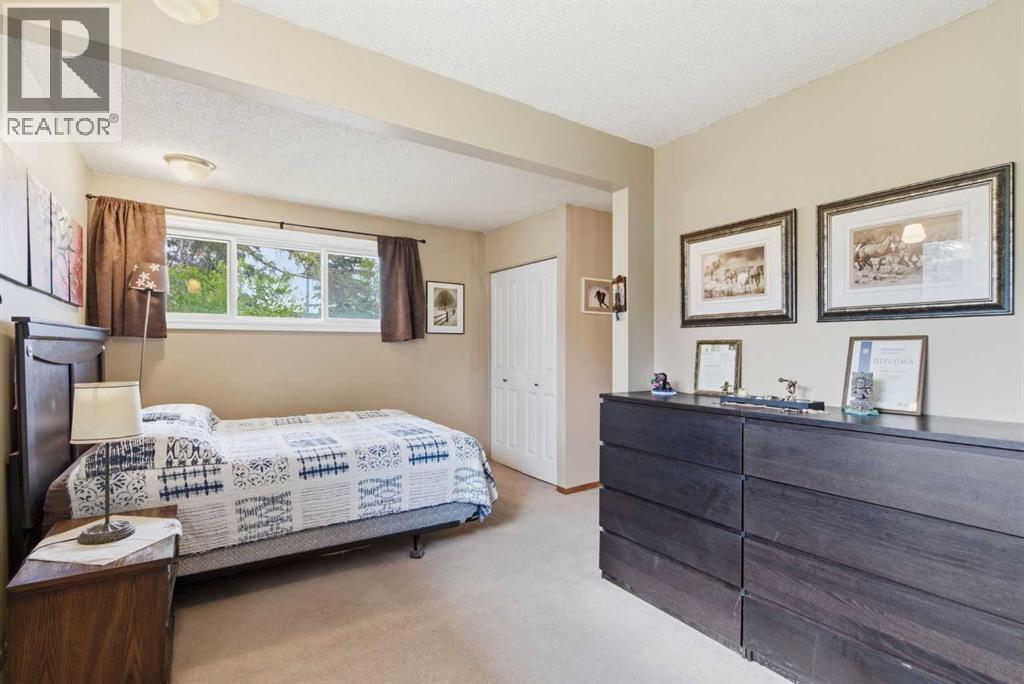 6004 Lloyd Crescent Sw, Calgary, Alberta T3E 5V7 - Photo 23 - A2312280