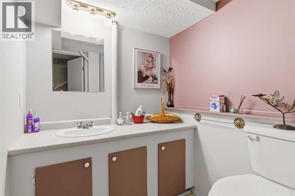 6004 Lloyd Crescent Sw, Calgary, Alberta T3E 5V7 - Photo 32 - A2312280