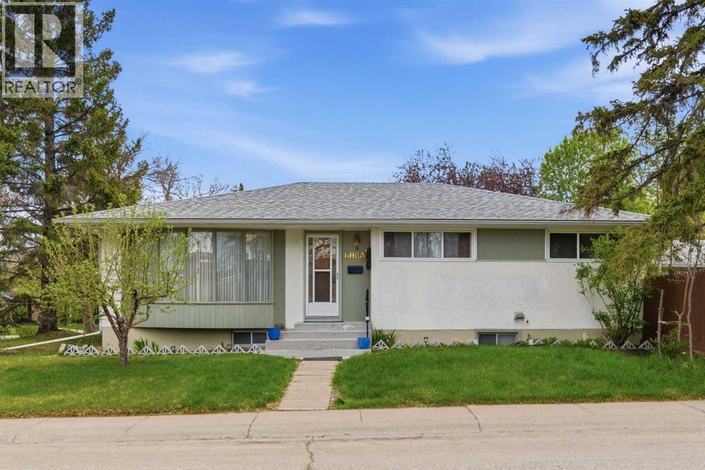 <div class="slider-price">$832,000.00</div><p>6004 Lloyd Crescent Sw, Calgary, Alberta</p>