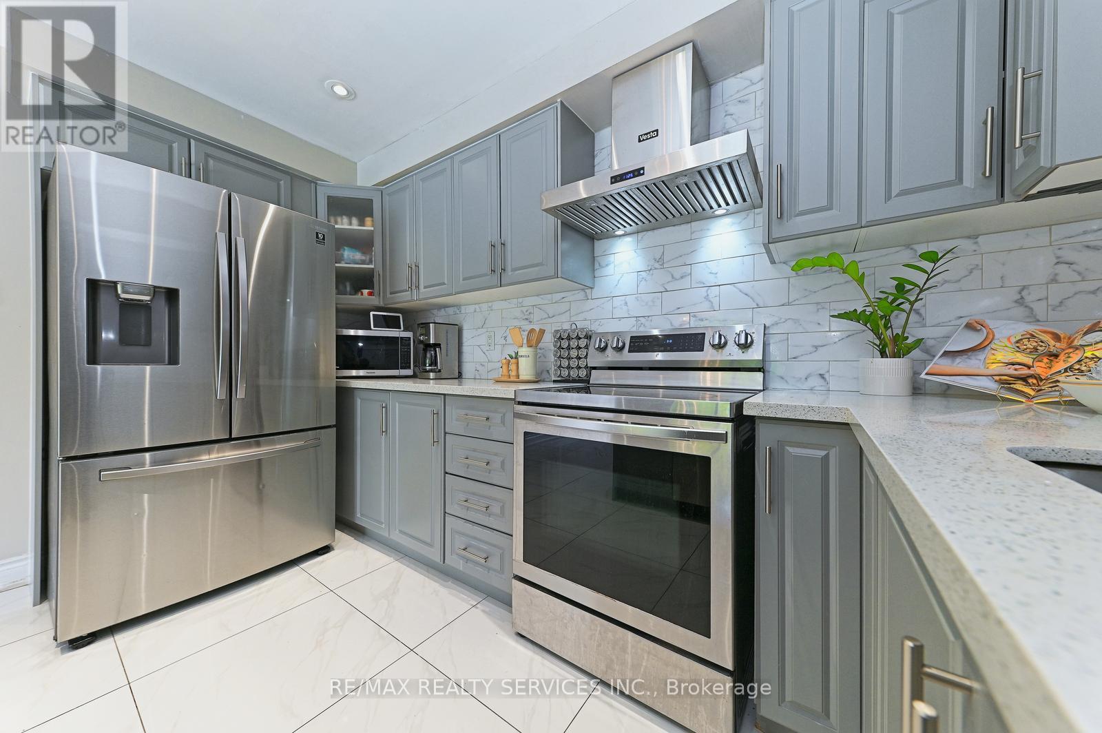 2545 Folkway Drive, Mississauga, Ontario  L5L 2J9 - Photo 15 - W13167414