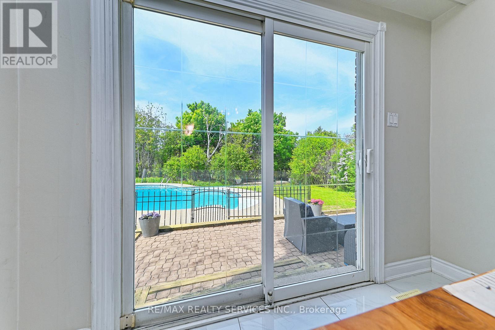 2545 Folkway Drive, Mississauga, Ontario  L5L 2J9 - Photo 19 - W13167414