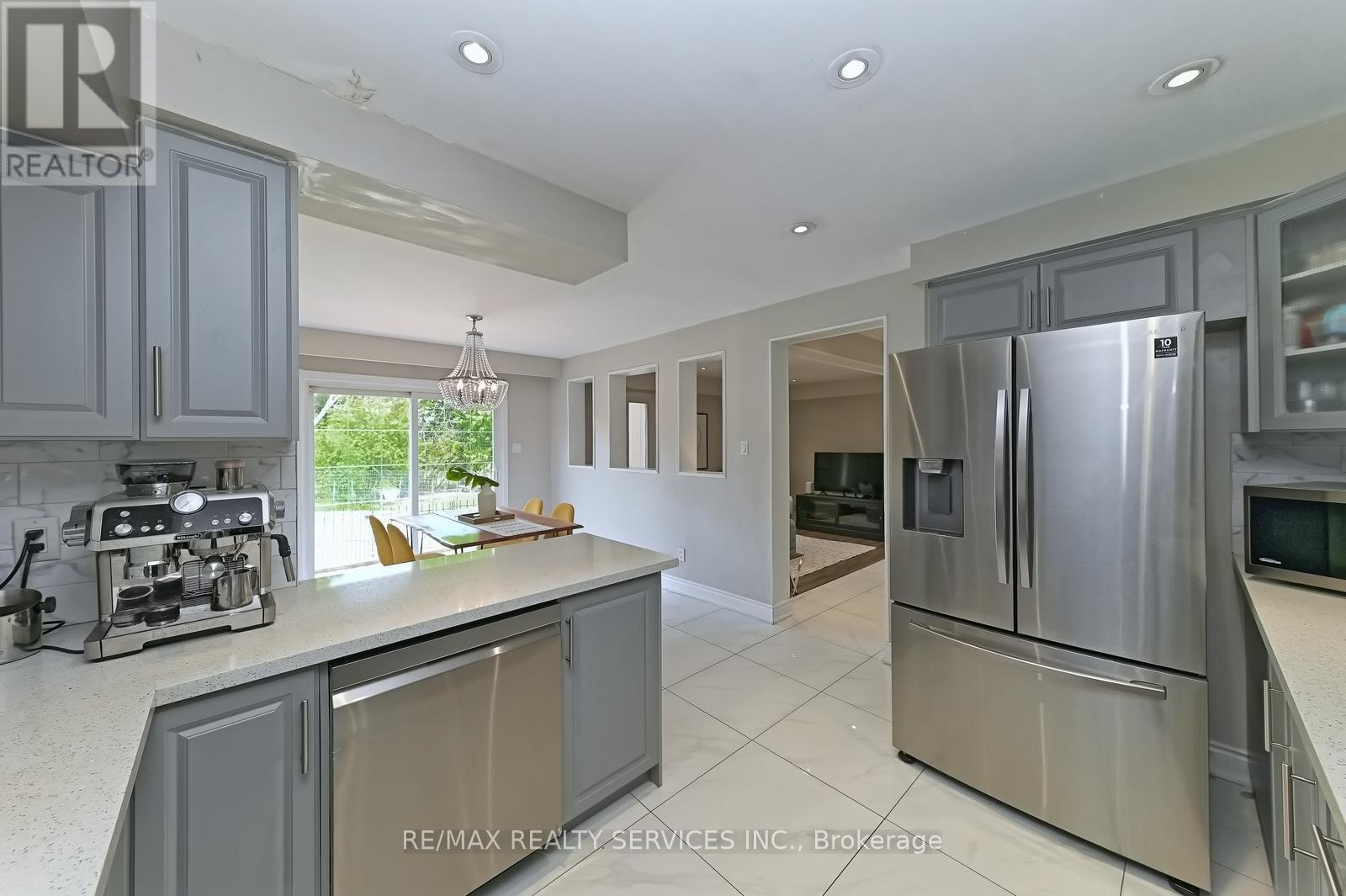2545 Folkway Drive, Mississauga, Ontario  L5L 2J9 - Photo 14 - W13167414