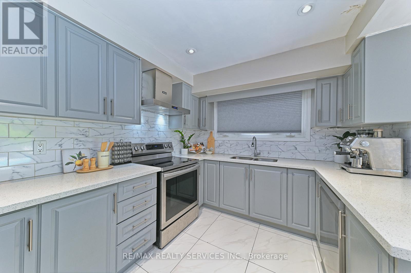 2545 Folkway Drive, Mississauga, Ontario  L5L 2J9 - Photo 16 - W13167414