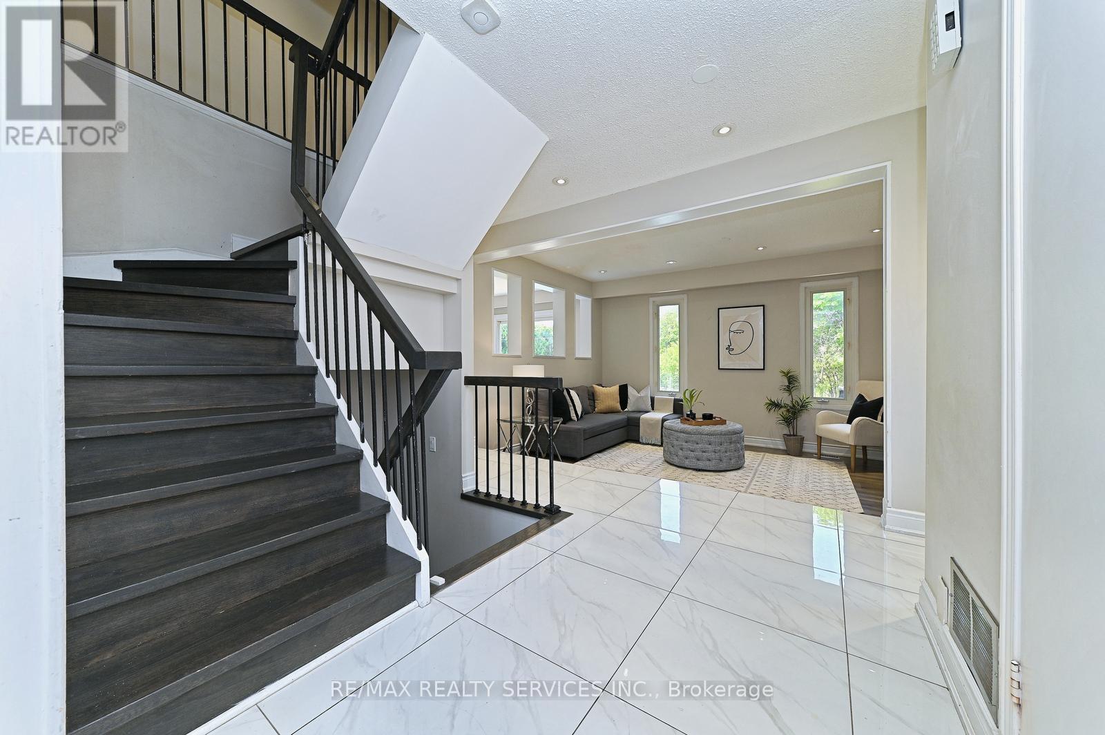 2545 Folkway Drive, Mississauga, Ontario  L5L 2J9 - Photo 25 - W13167414