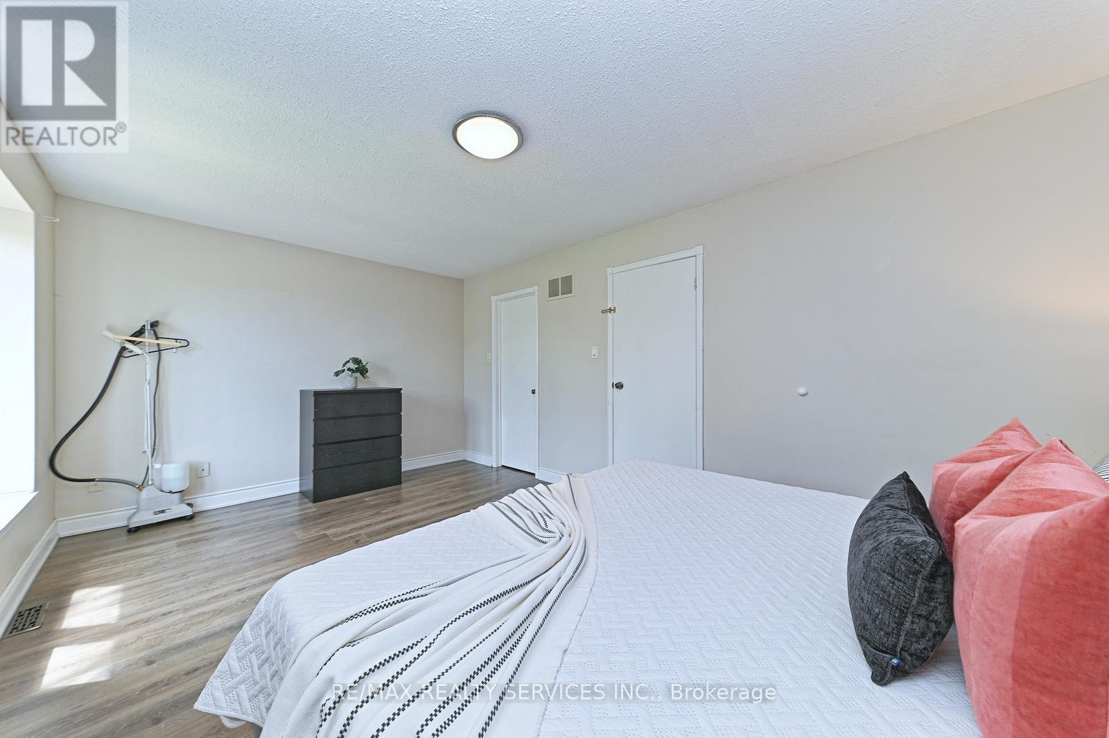 2545 Folkway Drive, Mississauga, Ontario  L5L 2J9 - Photo 21 - W13167414