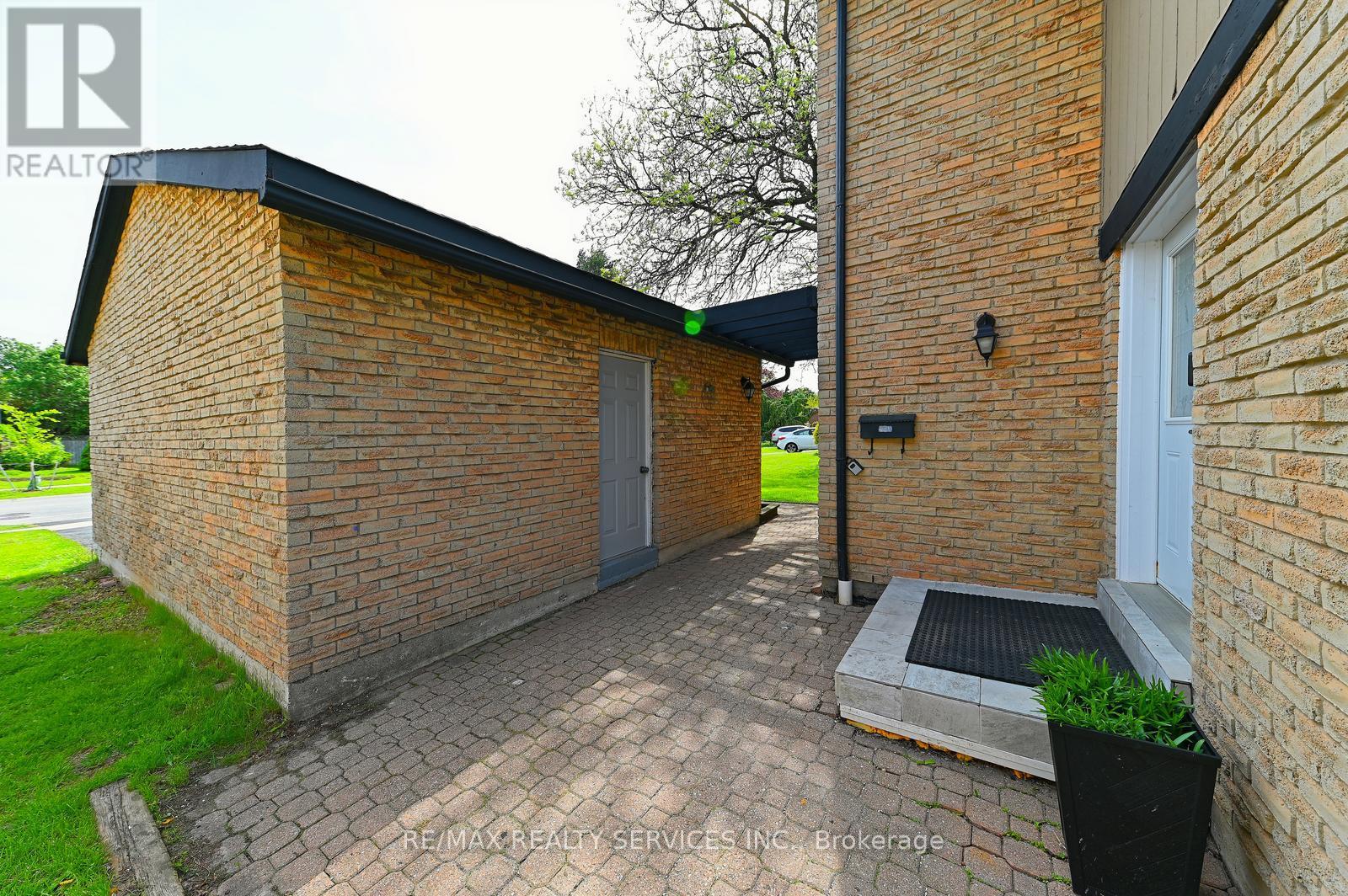 2545 Folkway Drive, Mississauga, Ontario  L5L 2J9 - Photo 33 - W13167414