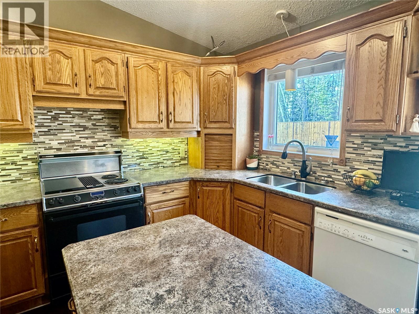 930 Sinotte Crescent, La Ronge, Saskatchewan  S0J 1L0 - Photo 13 - SK031676