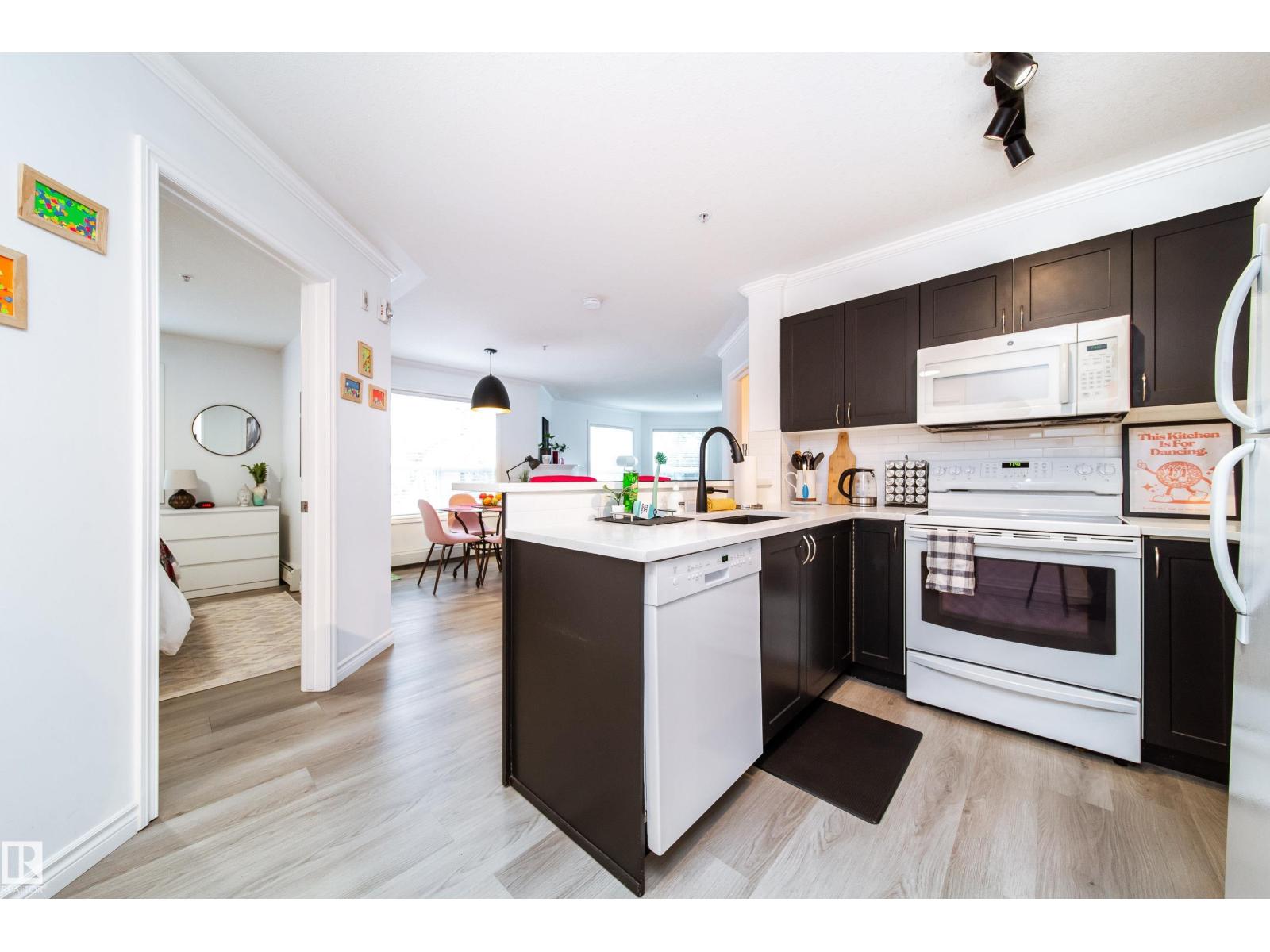 #303 9938 104 St Nw, Edmonton, Alberta  T5K 2X7 - Photo 1 - E4489736