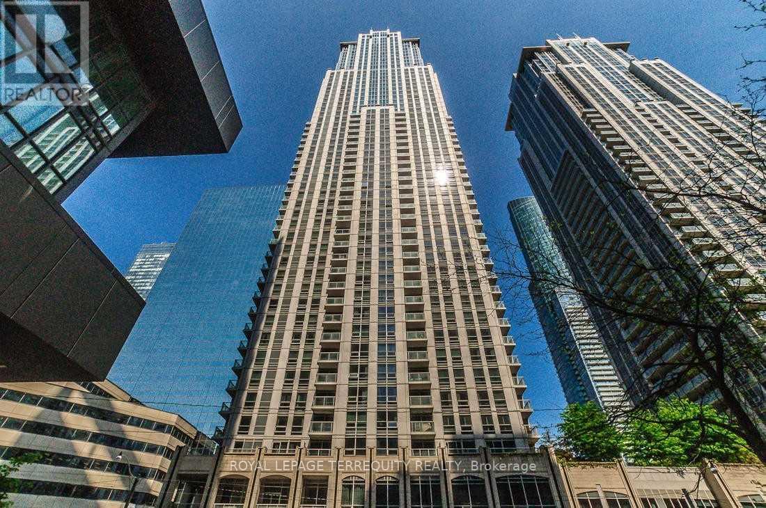 2401 - 763 BAY STREET, Toronto, Ontario
