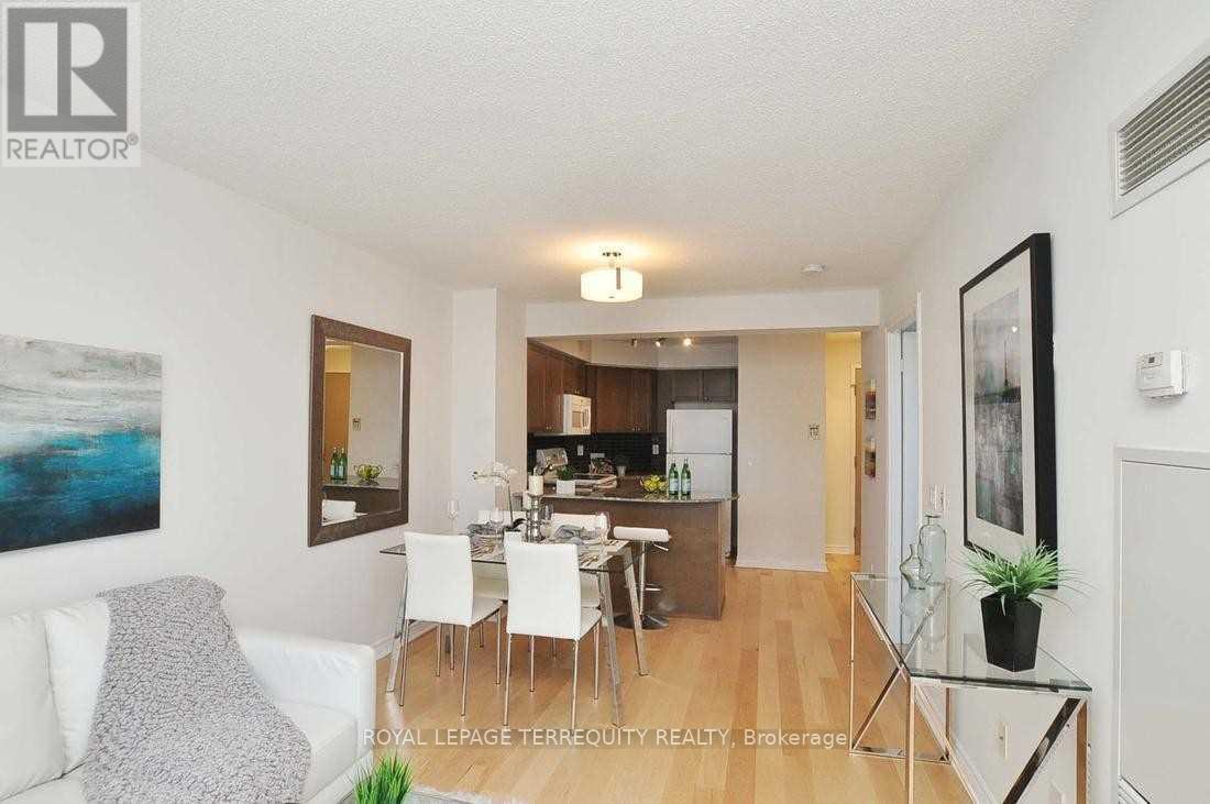 2401 - 763 Bay Street, Toronto, Ontario  M5G 2R3 - Photo 3 - C13167512