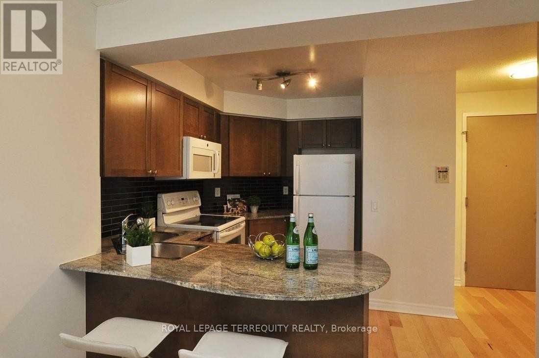 2401 - 763 Bay Street, Toronto, Ontario  M5G 2R3 - Photo 6 - C13167512