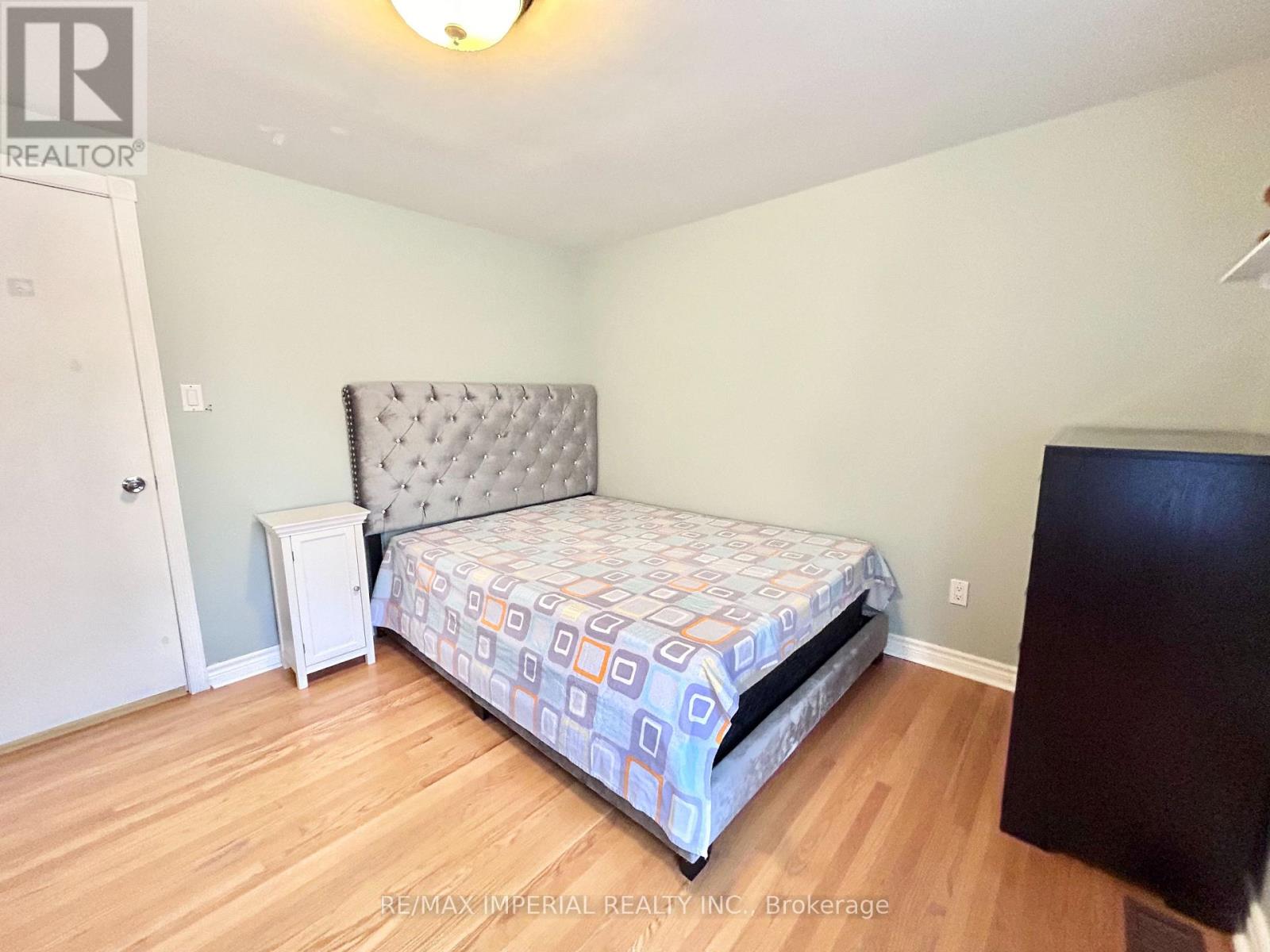 2 Rooms On 2nd Fl - 16 Gloxinia Crescent, Toronto, Ontario  M1W 2C4 - Photo 5 - E13167492