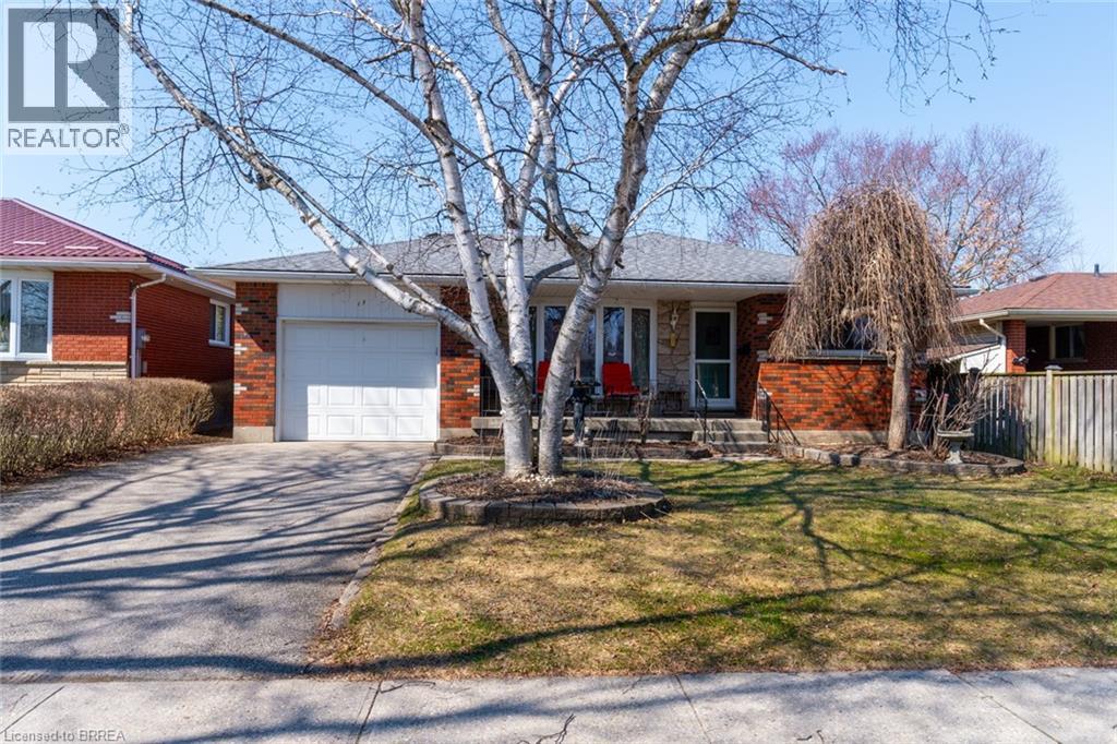 17 PALM Crescent, Brantford, Ontario
