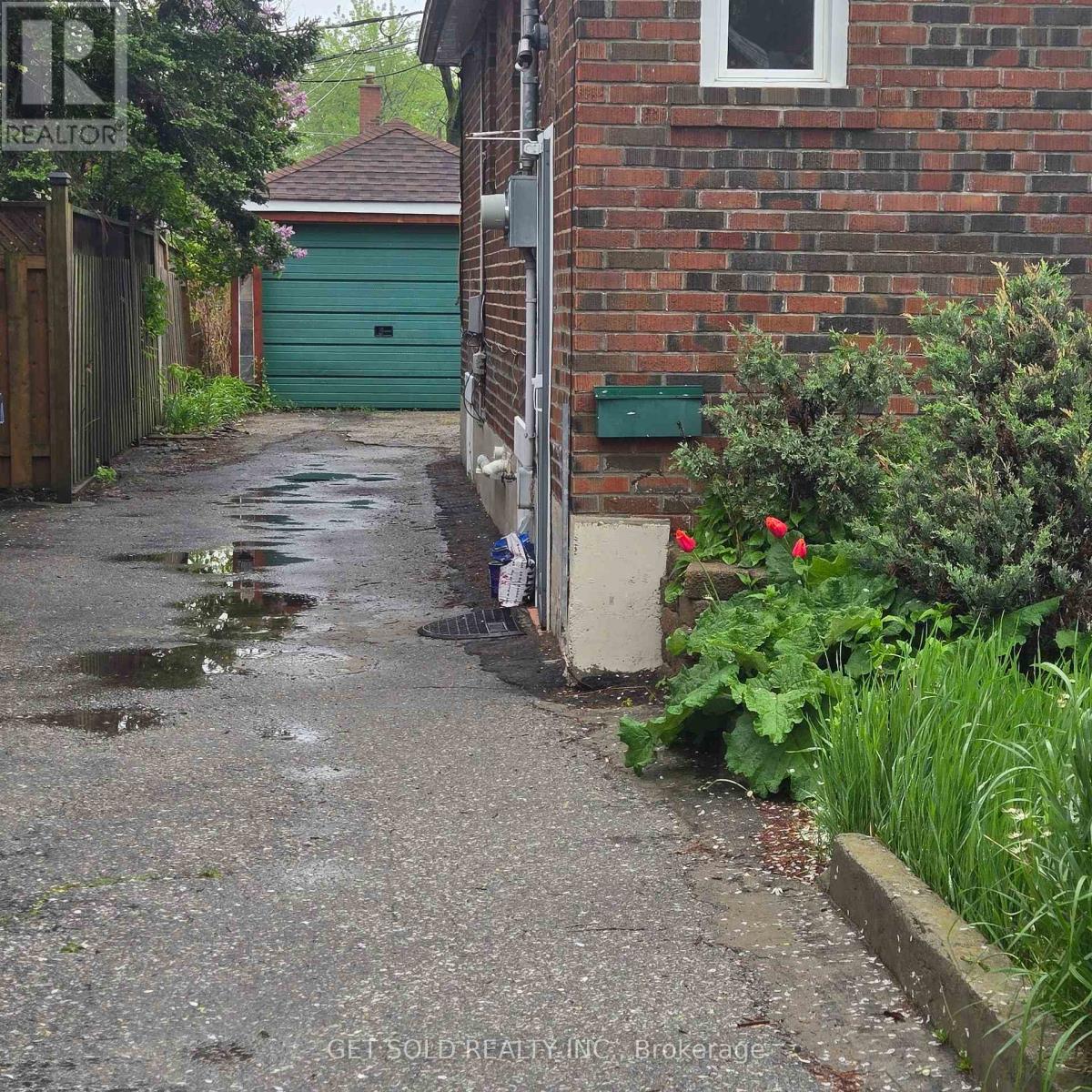 54 Sixteenth Street, Toronto, Ontario  M8V 3J8 - Photo 2 - W13167490
