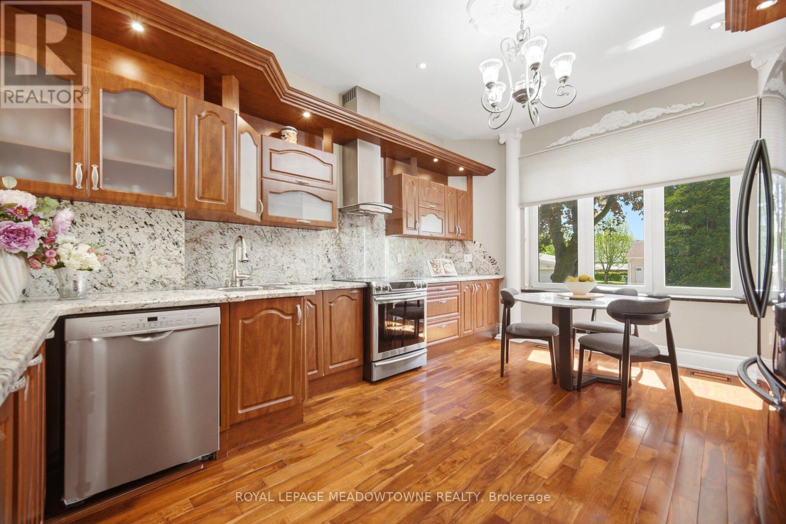 2 The Keanegate Street, Toronto, Ontario  M9B 2B4 - Photo 8 - W13167508