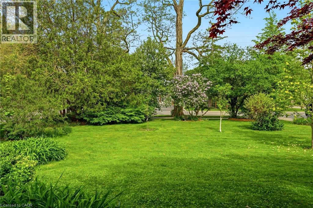 2074 Rebecca Street, Oakville, Ontario  L6L 2A2 - Photo 3 - 40833029