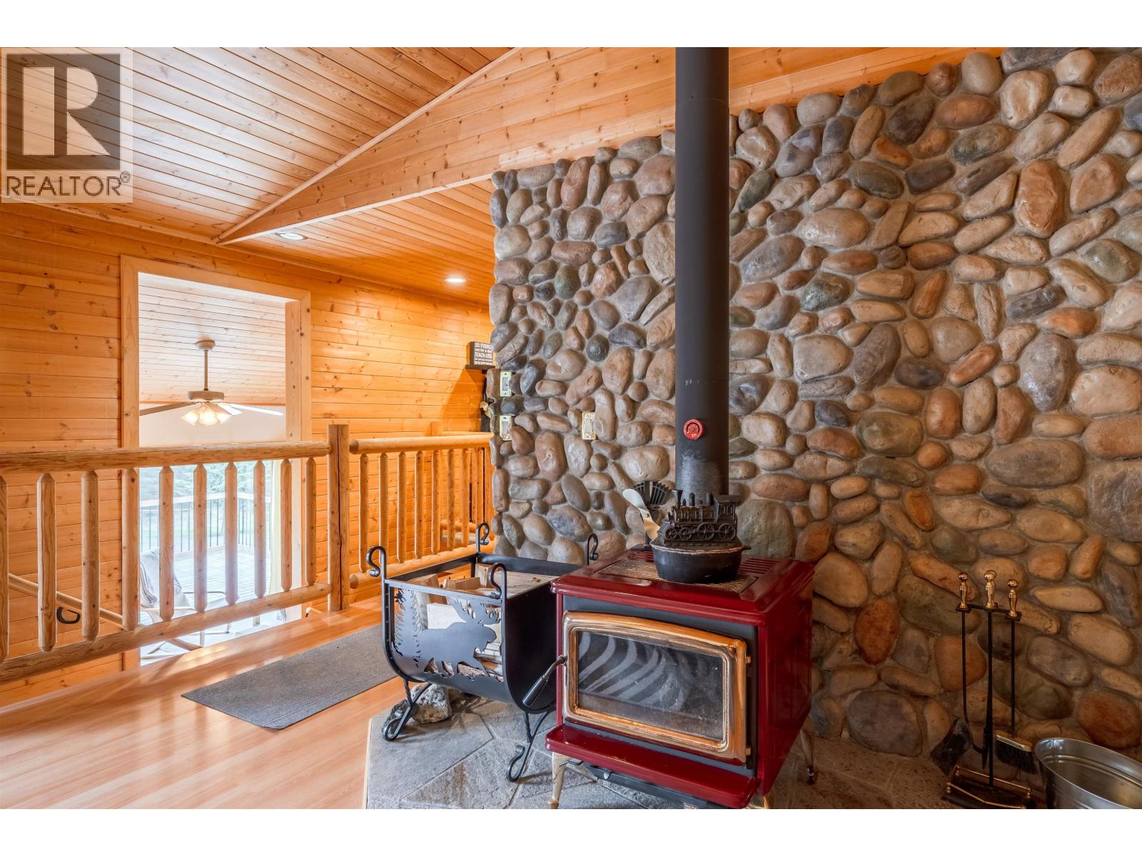 7118 Noveta Road, Bridge Lake, British Columbia  V0K 1X2 - Photo 18 - R3127227