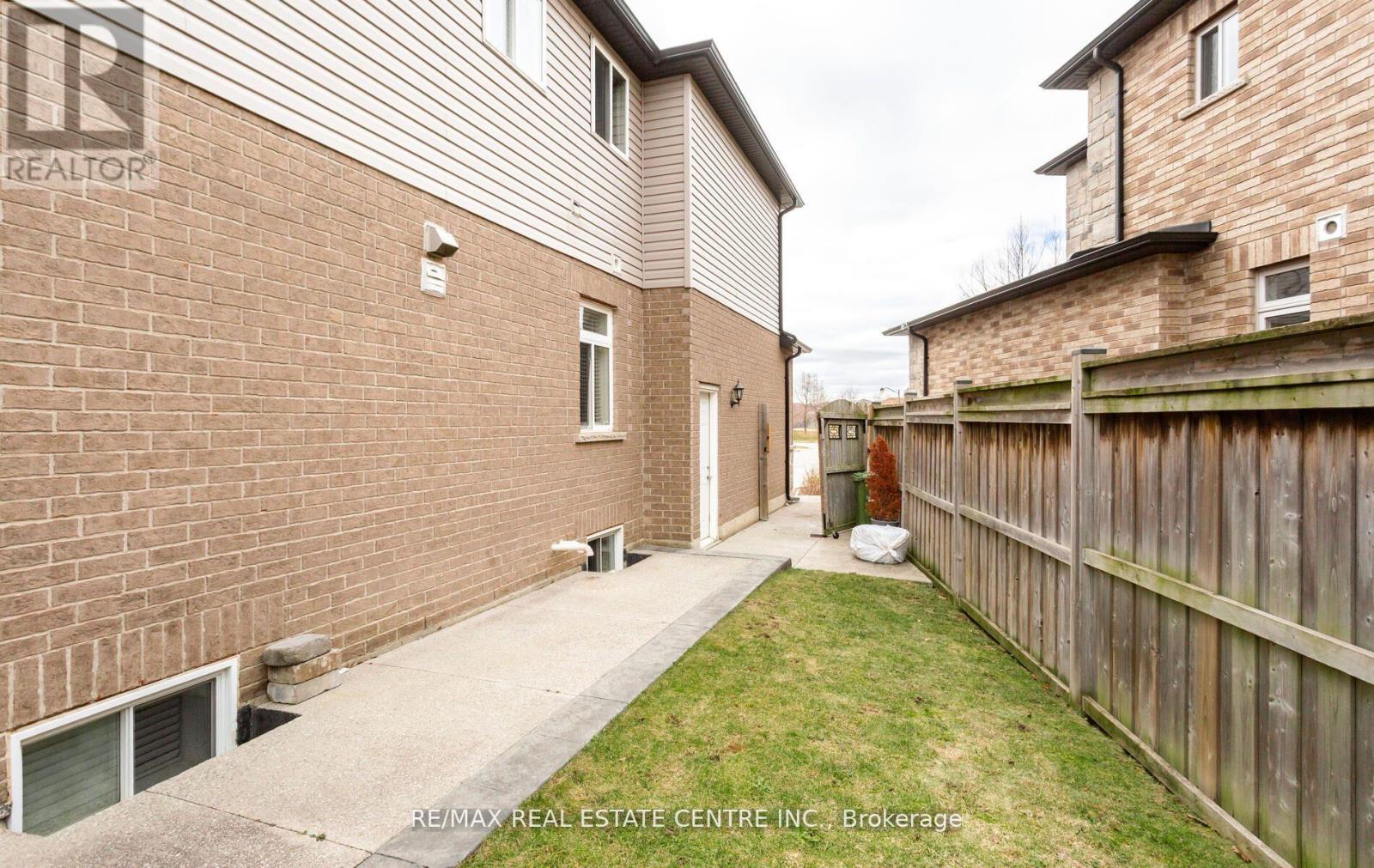 31 Rianna Court, Hamilton, Ontario  L9B 0G3 - Photo 47 - X13167470