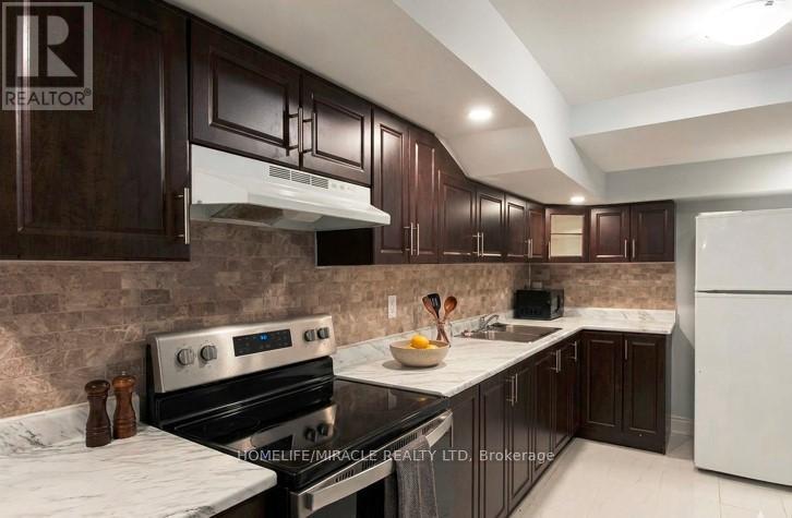 107 Castle Oaks Crossing, Brampton, Ontario  L6P 3V2 - Photo 4 - W13167546