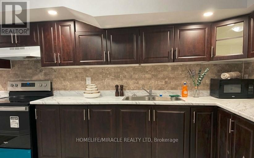 107 Castle Oaks Crossing, Brampton, Ontario  L6P 3V2 - Photo 5 - W13167546