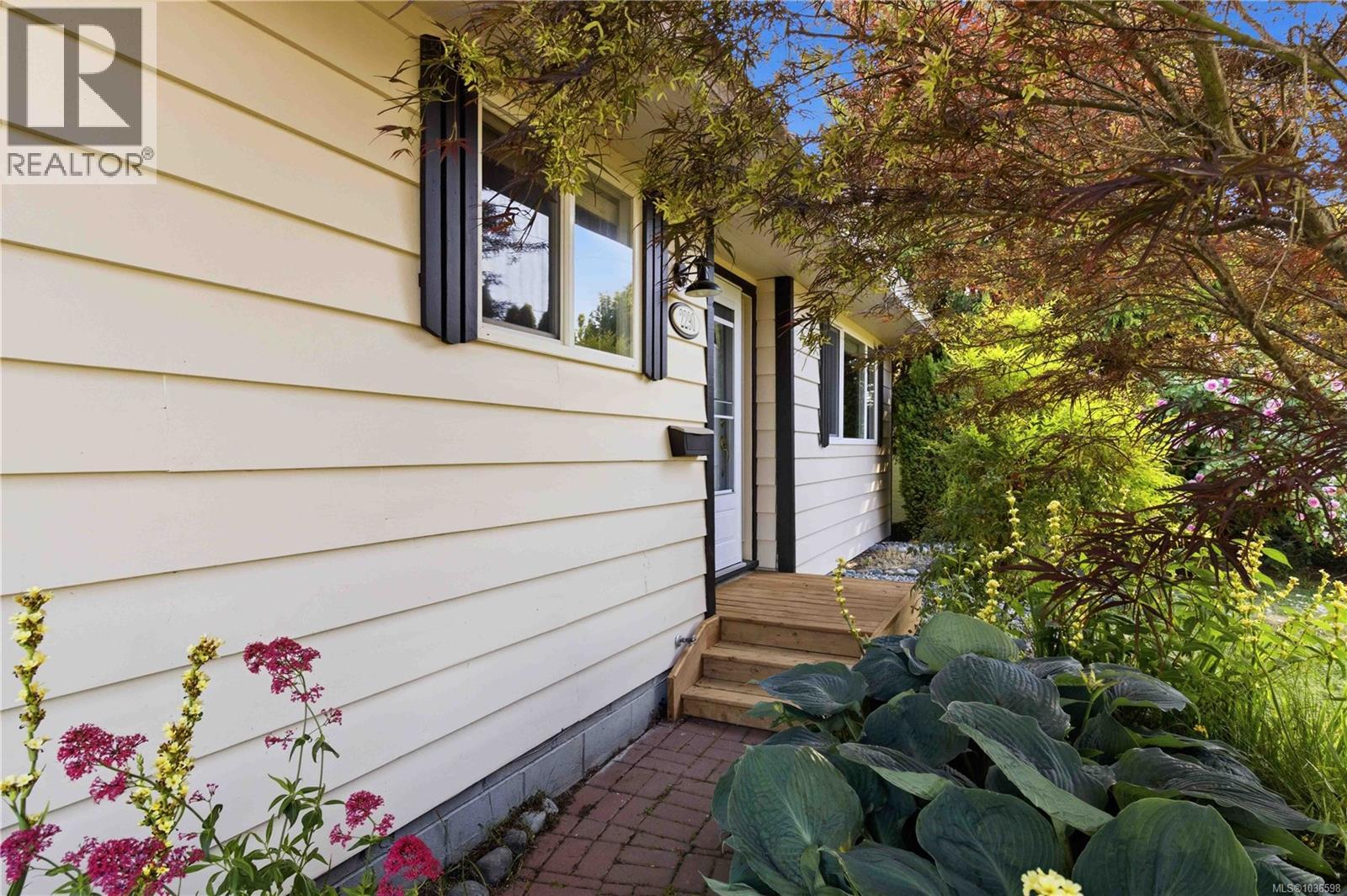 2290 Amelia Ave, Sidney, British Columbia  V8L 2H8 - Photo 5 - 1036598