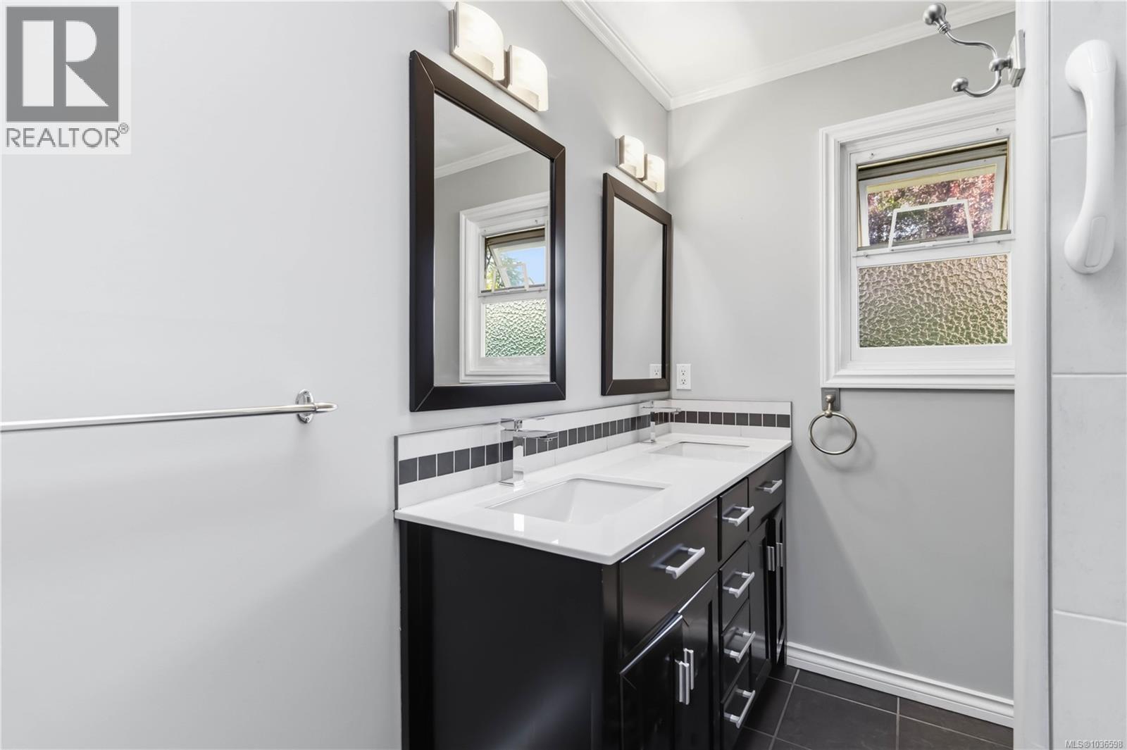 2290 Amelia Ave, Sidney, British Columbia  V8L 2H8 - Photo 30 - 1036598