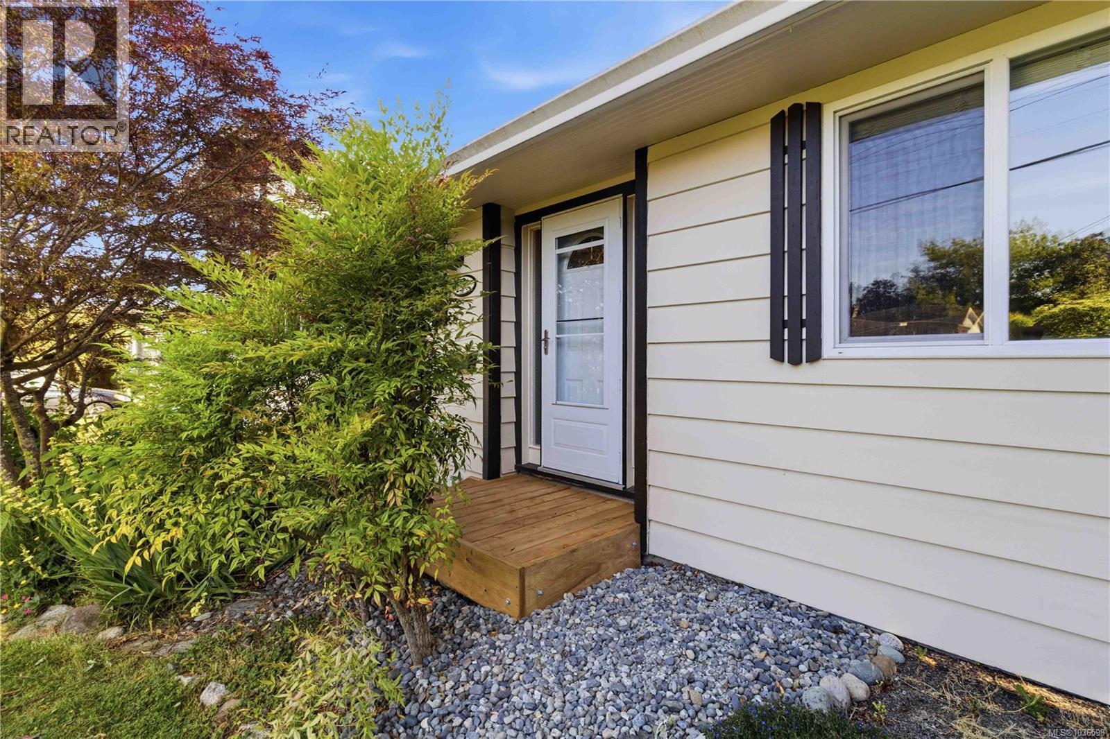 2290 Amelia Ave, Sidney, British Columbia  V8L 2H8 - Photo 6 - 1036598