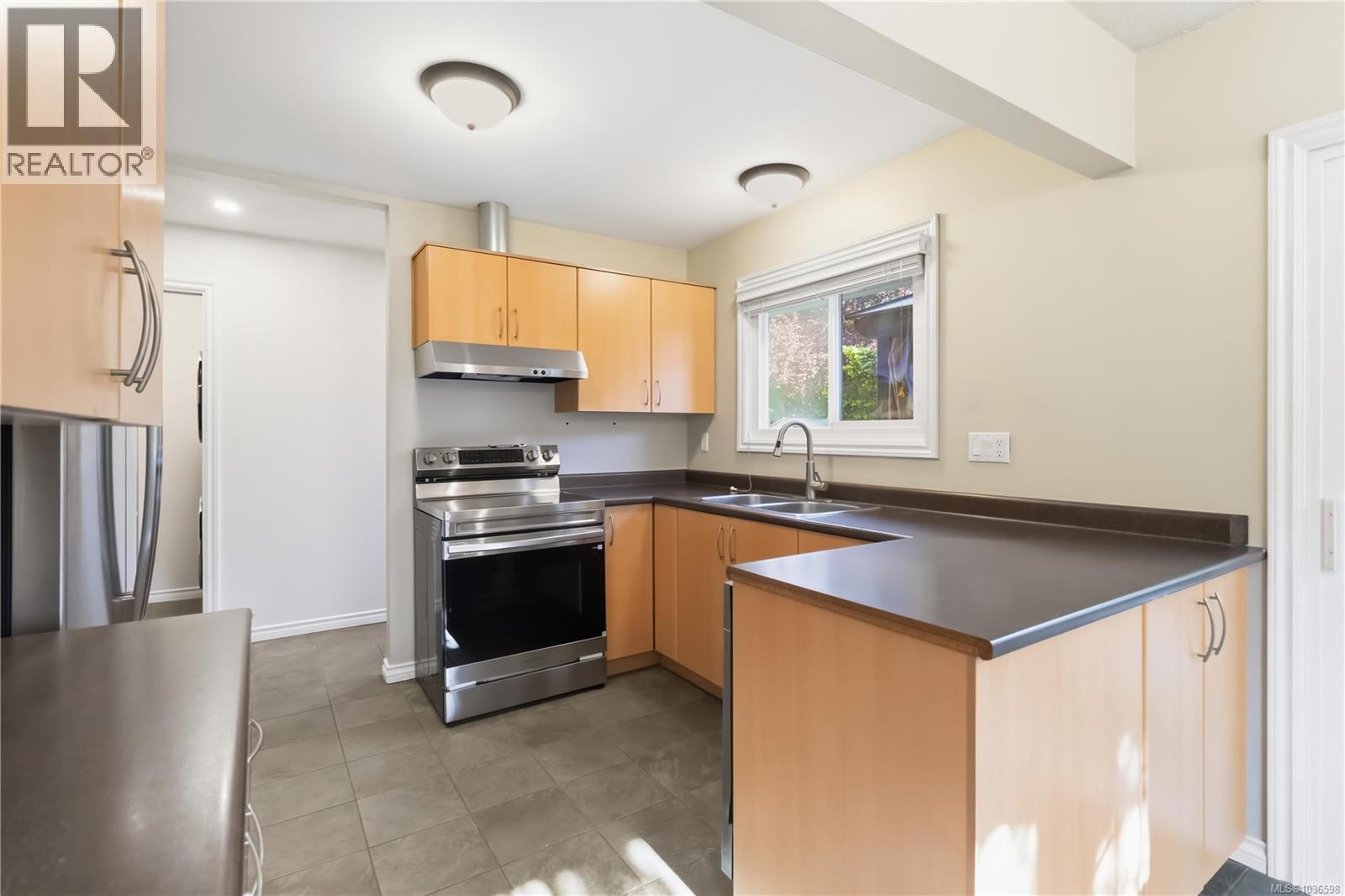2290 Amelia Ave, Sidney, British Columbia  V8L 2H8 - Photo 11 - 1036598