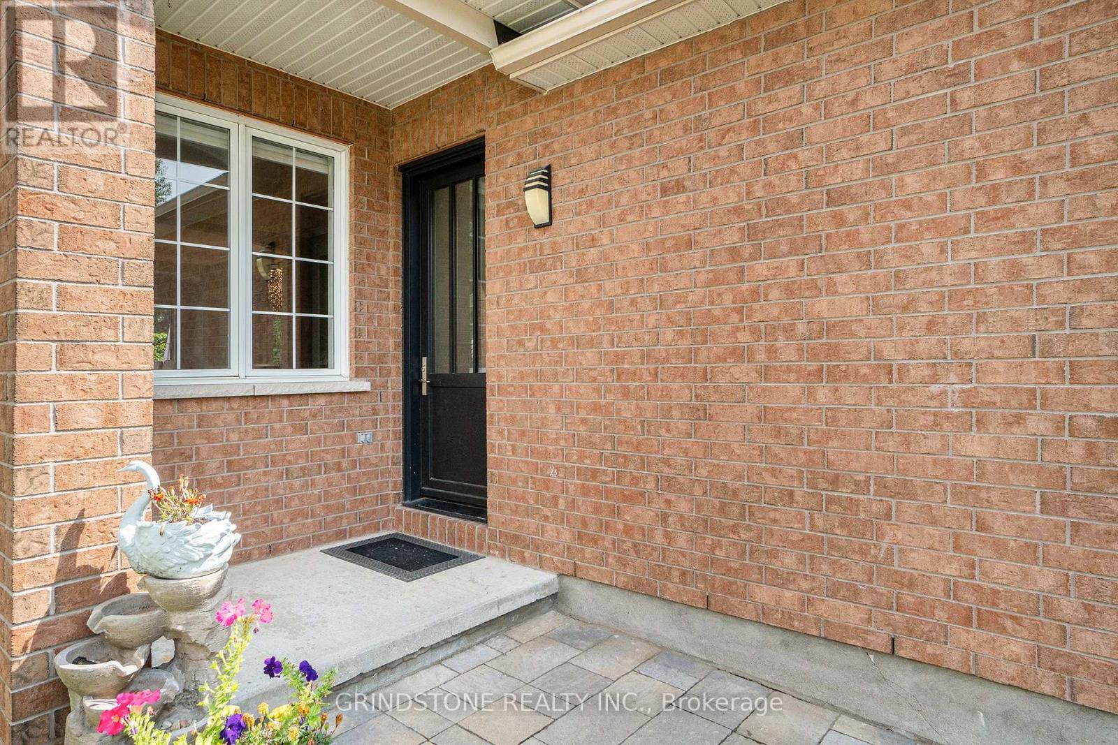 95 Evanshen Crescent, Ottawa, Ontario  K2K 2X7 - Photo 2 - X13167576