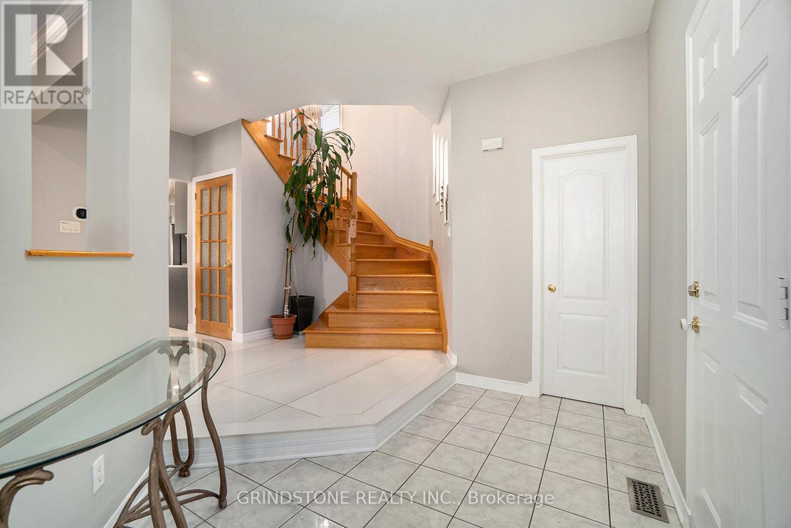 95 Evanshen Crescent, Ottawa, Ontario  K2K 2X7 - Photo 3 - X13167576