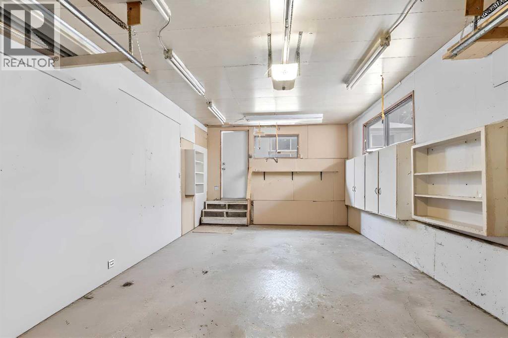 263 Doverview Crescent SE, Calgary, Alberta  T2B 1Y7 - Photo 36 - A2293665