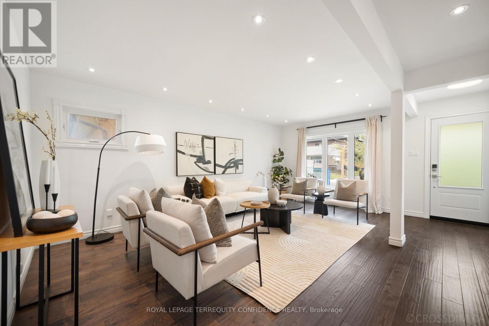 <div class="slider-price">$899,000</div><p>71 Pachino Boulevard, Toronto, Ontario</p>