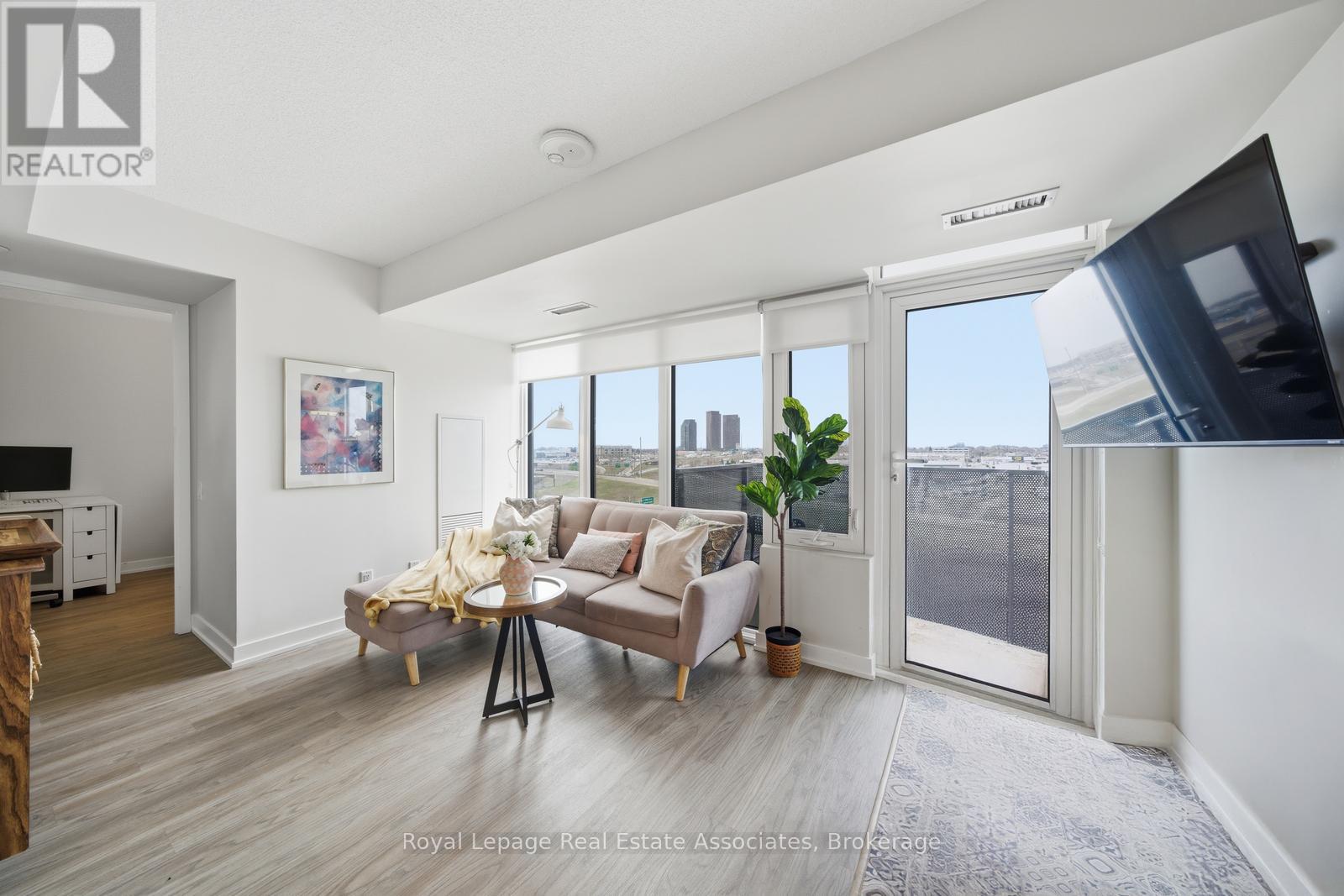807 - 38 Monte Kwinter Court, Toronto, Ontario  M3H 0E2 - Photo 2 - C13166142