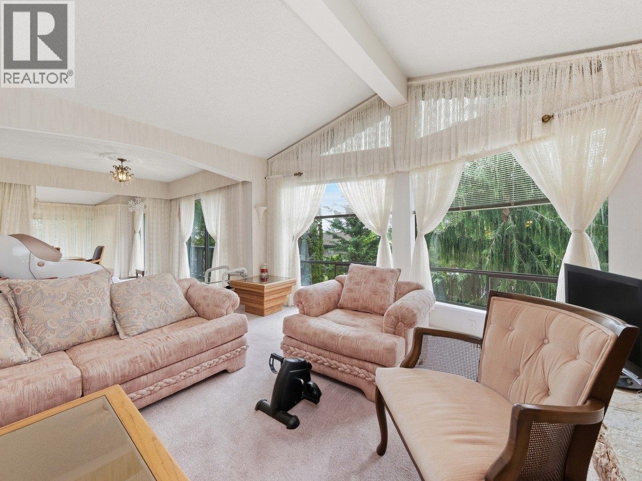4786 ARMOUR COURT, North Vancouver, British Columbia