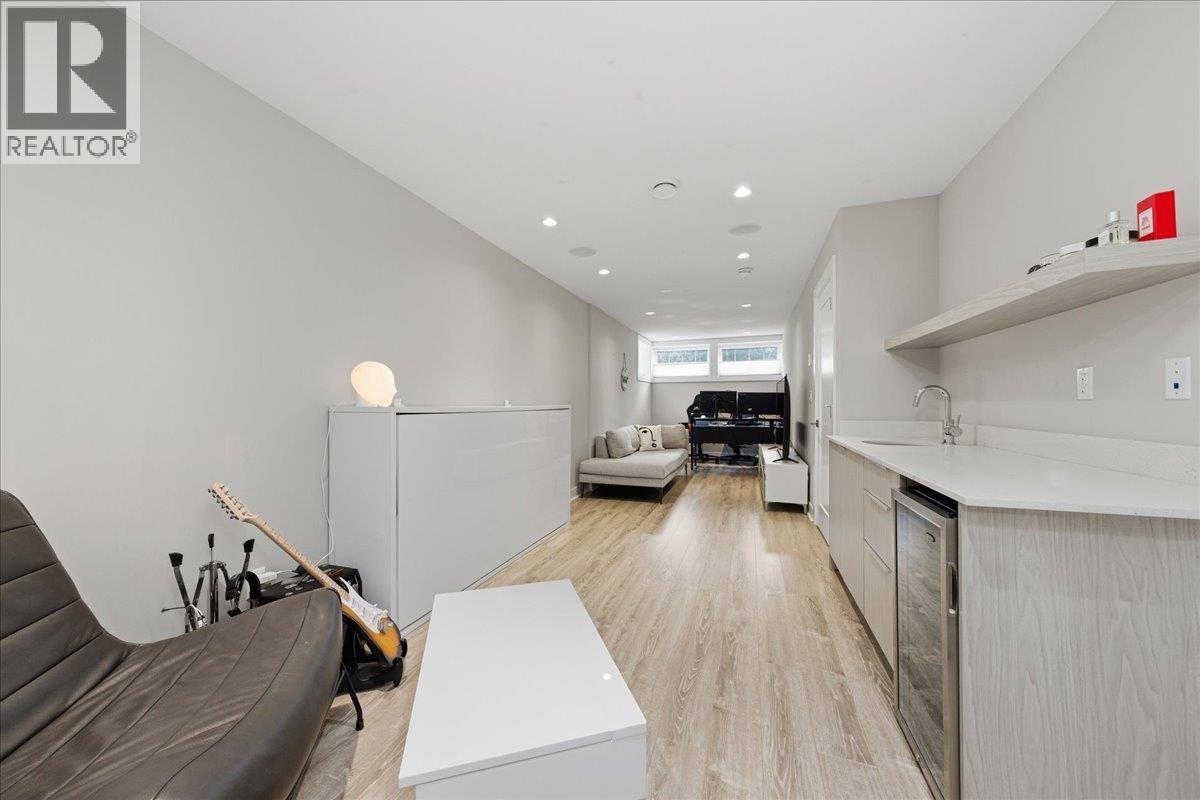 210 W 5th Street, North Vancouver, British Columbia  V7M 1K1 - Photo 27 - R3107730
