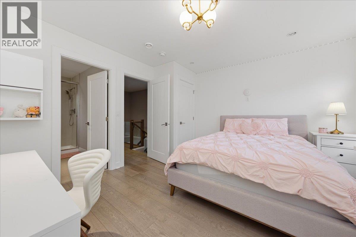 210 W 5th Street, North Vancouver, British Columbia  V7M 1K1 - Photo 16 - R3107730