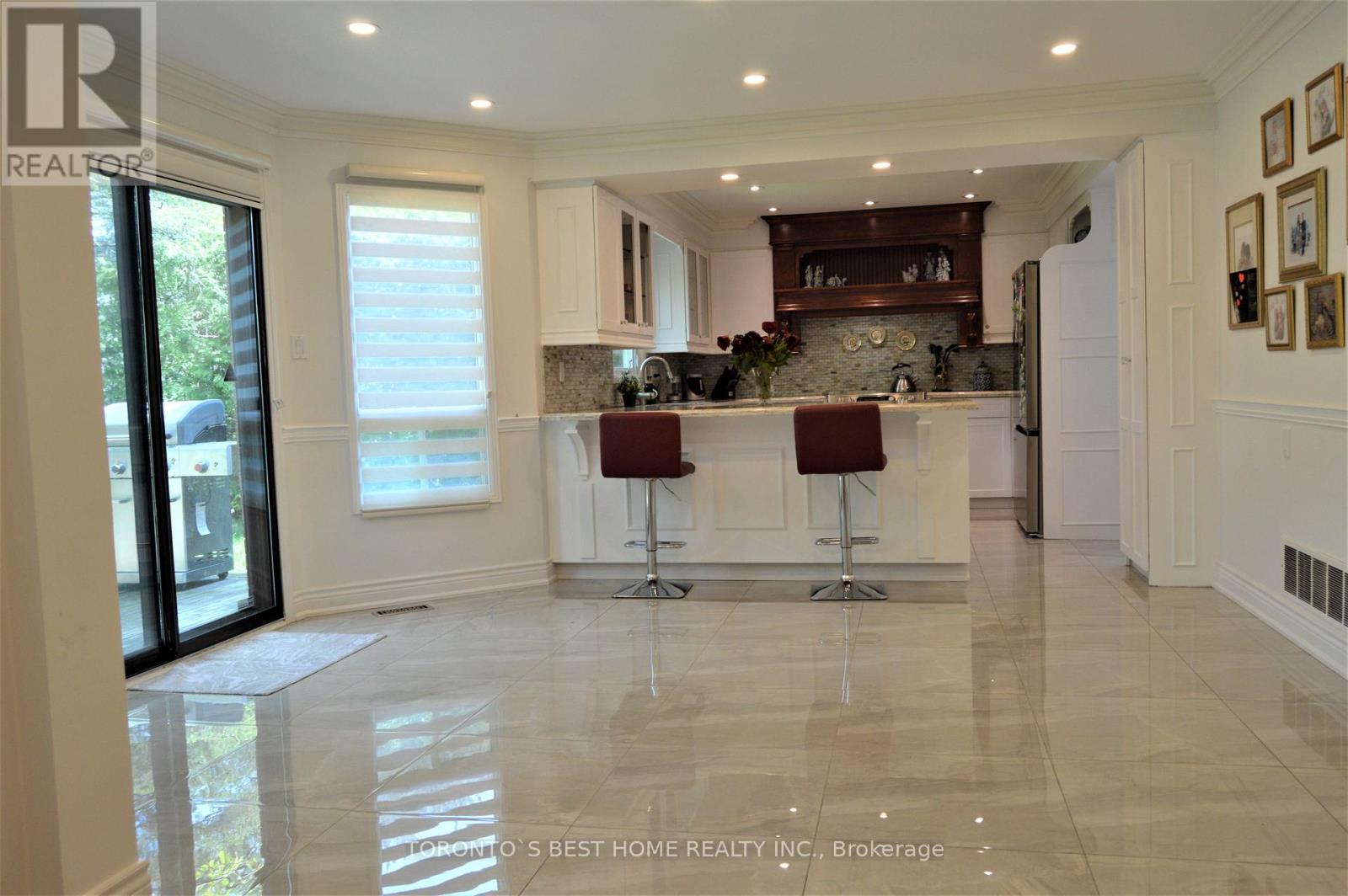 Main Floor - 14 Simmons Crescent, Aurora, Ontario  L4G 6B4 - Photo 3 - N13167602