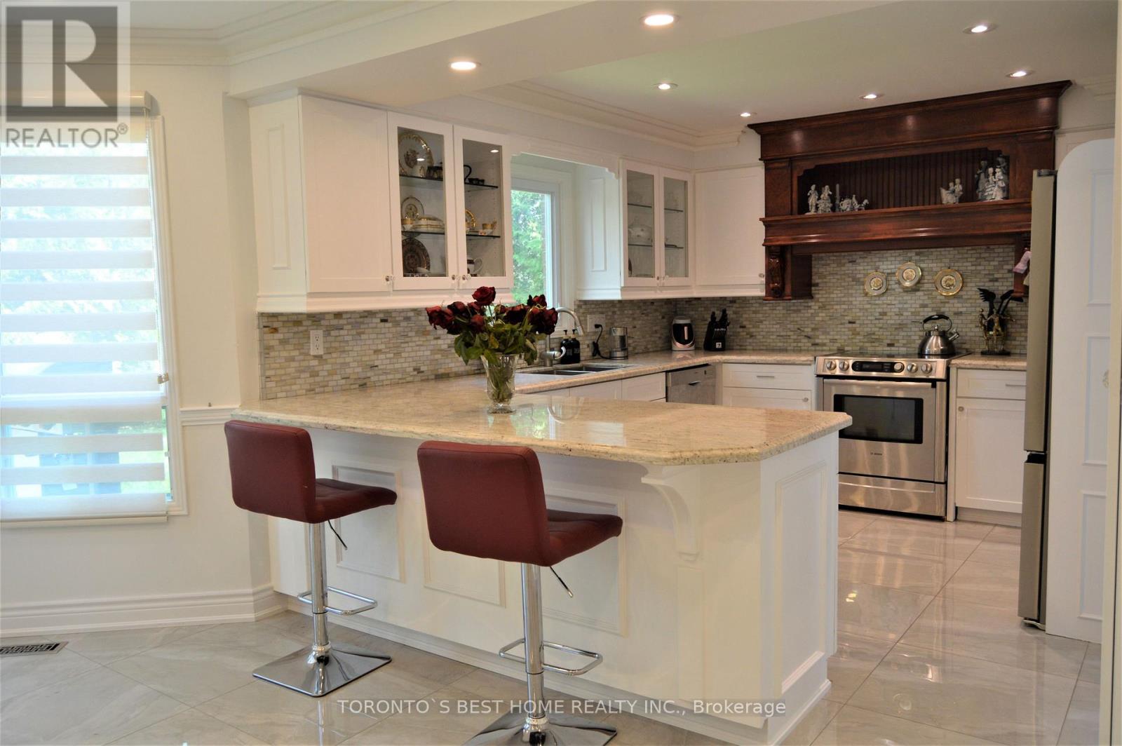 Main Floor - 14 Simmons Crescent, Aurora, Ontario  L4G 6B4 - Photo 4 - N13167602