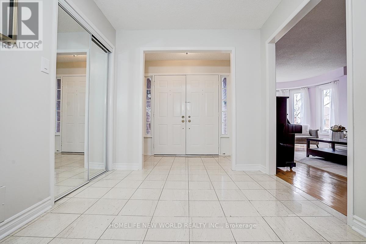 16 Kew Gardens, Richmond Hill, Ontario  L4B 1R4 - Photo 3 - N13167608