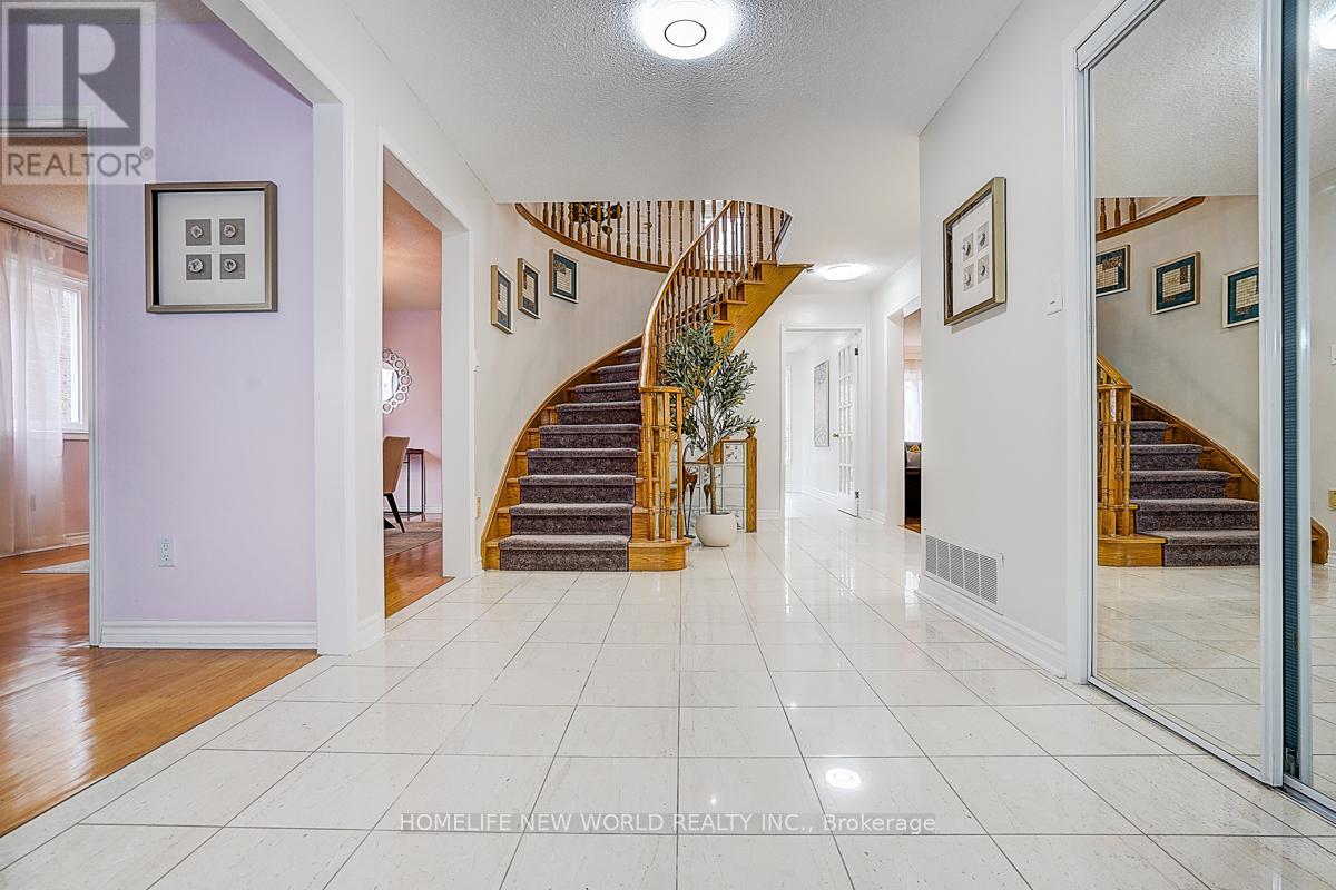 16 Kew Gardens, Richmond Hill, Ontario  L4B 1R4 - Photo 4 - N13167608