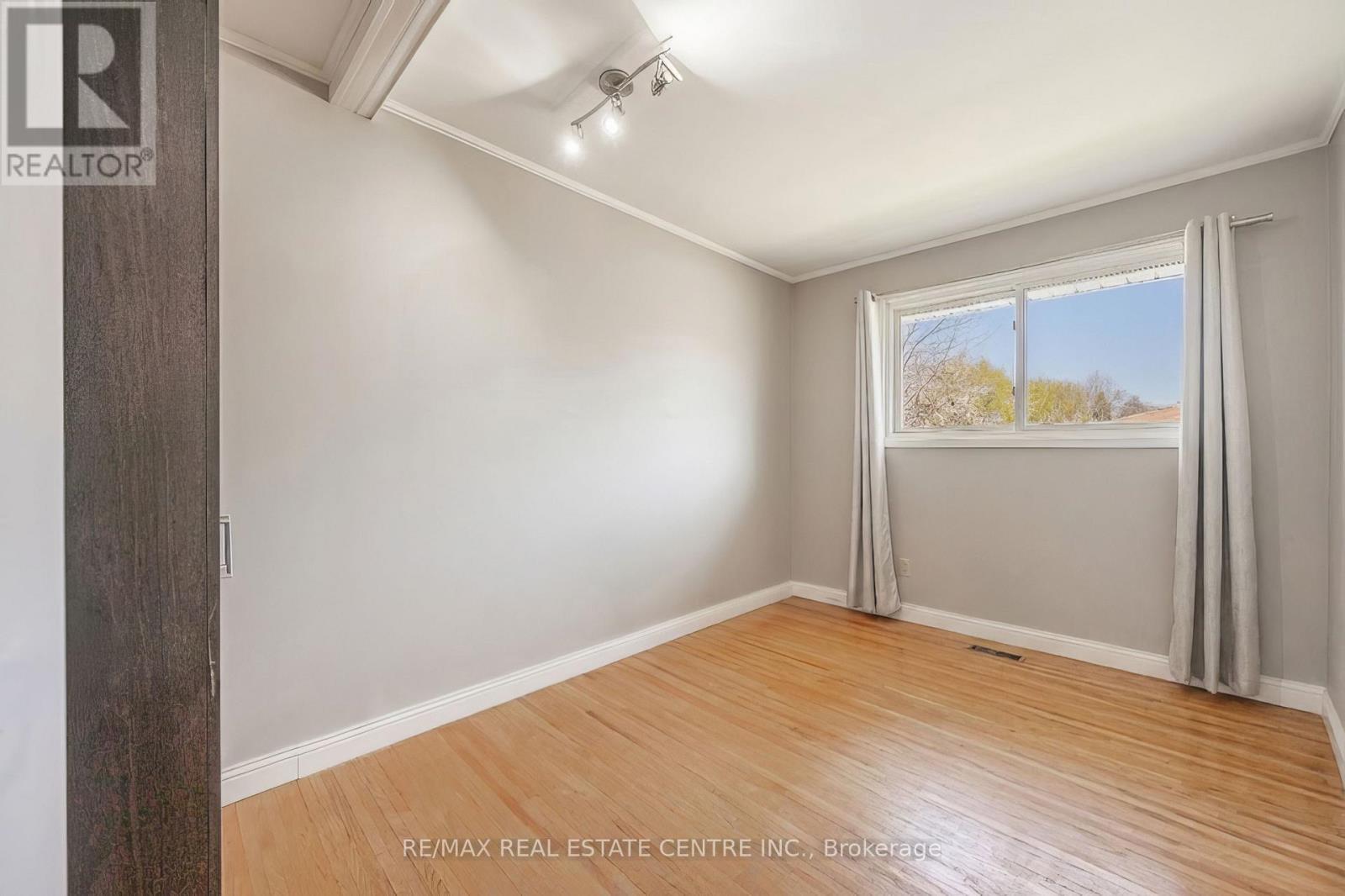 56 Ashbury Avenue E, London South, Ontario N6E 1T1 - Photo 13 - X13167624