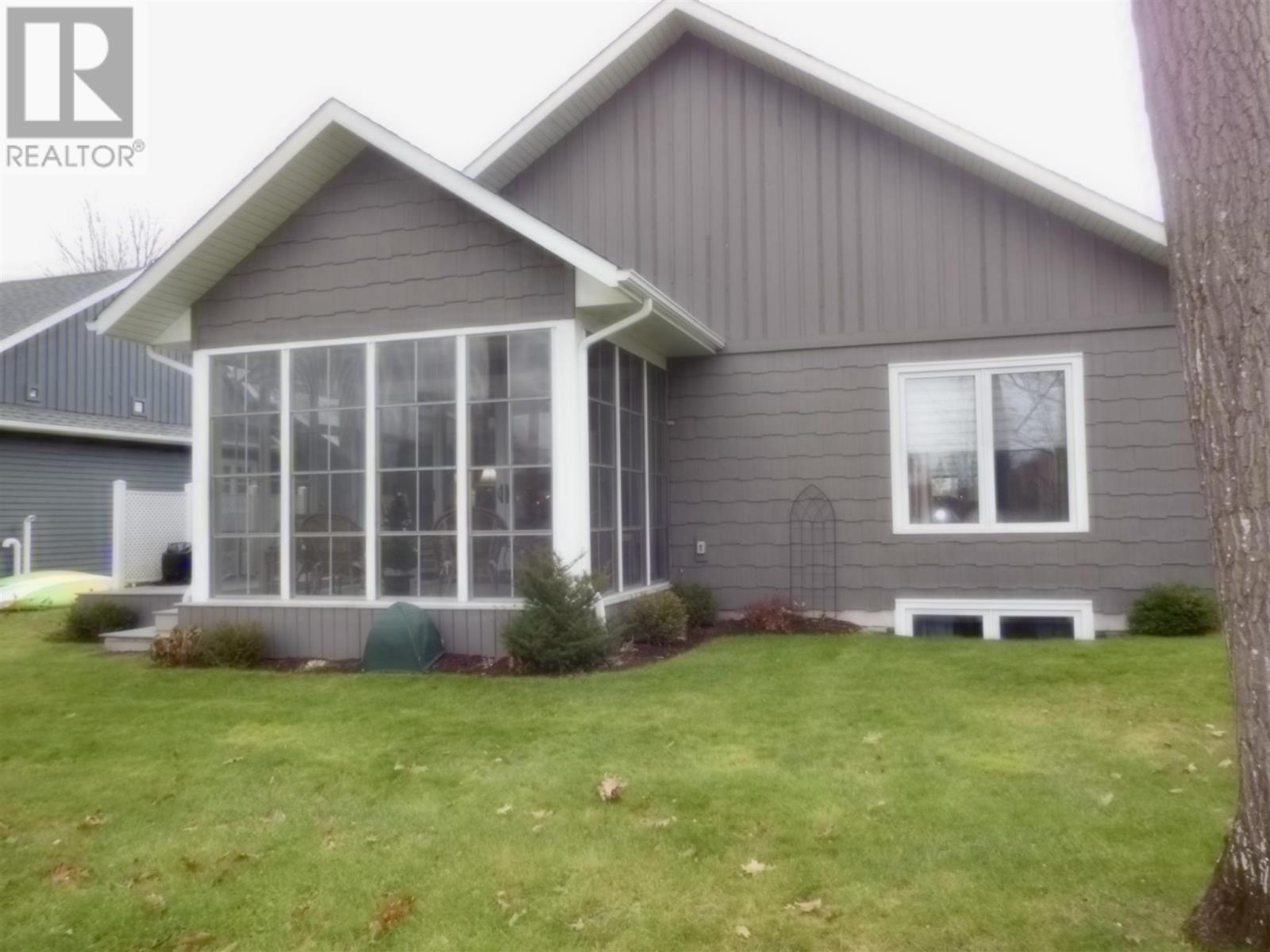 93 Crimson Ridge Dr, Sault Ste. Marie, Ontario  P6A 0B5 - Photo 3 - SM260324