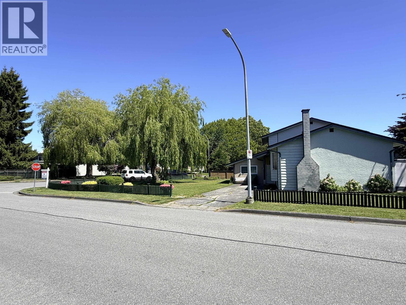 10844 Springmont Gate, Richmond, British Columbia V7E 1Y4 - Photo 3 - R3124448