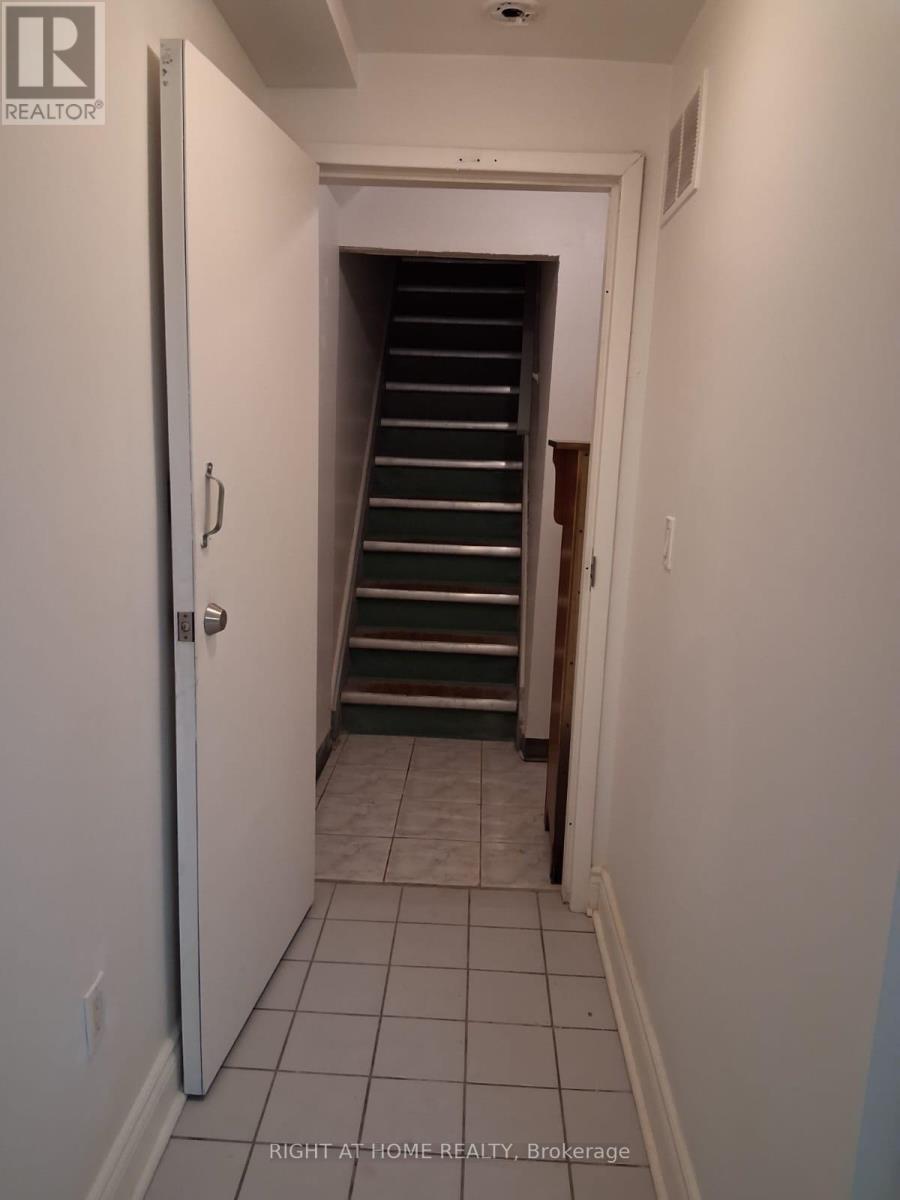 553 Rogers Road, Toronto, Ontario M6M 1B4 - Photo 9 - W13166034