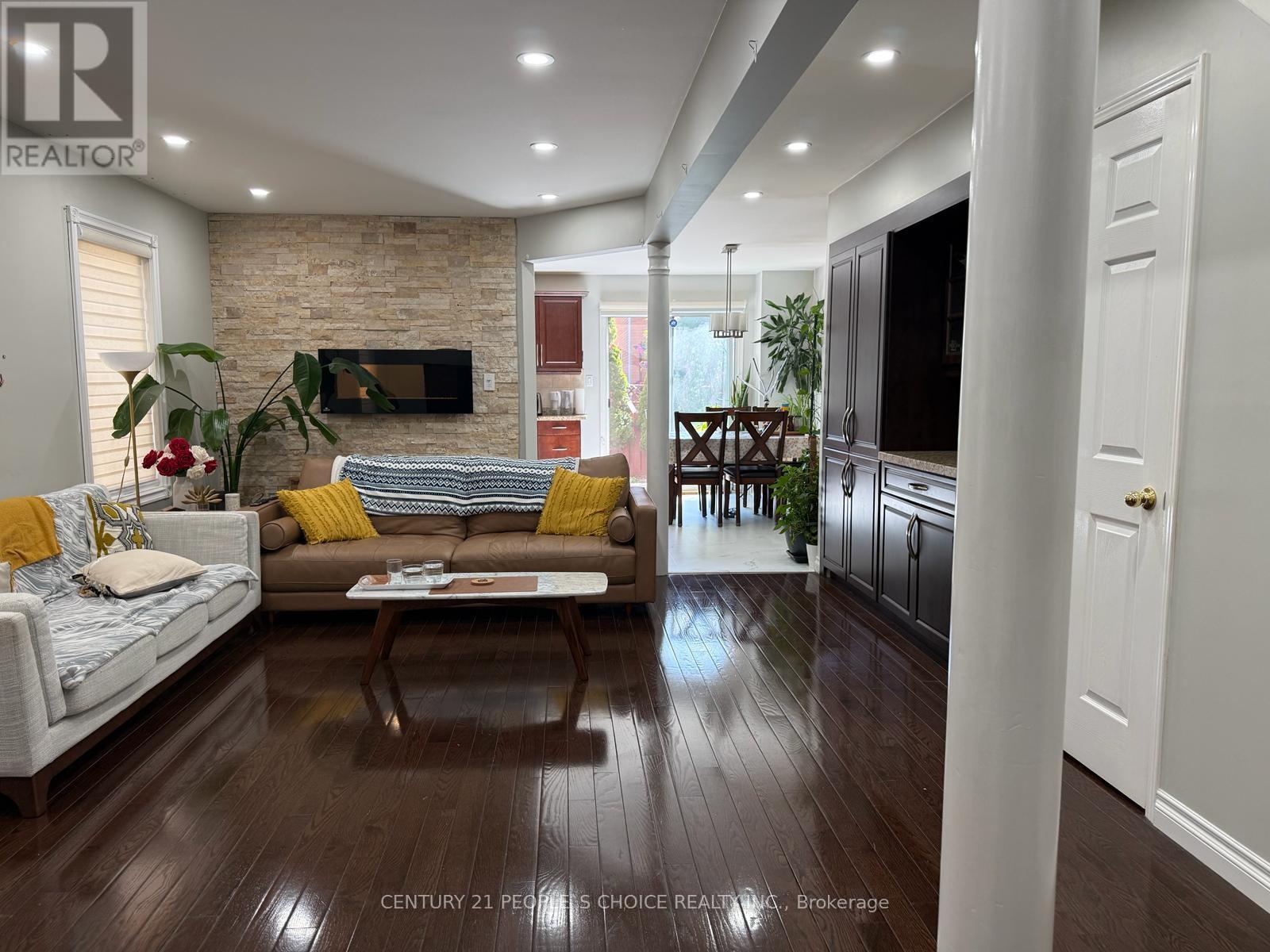 6682 Bansbridge Crescent, Mississauga, Ontario  L5N 6T5 - Photo 3 - W13166218