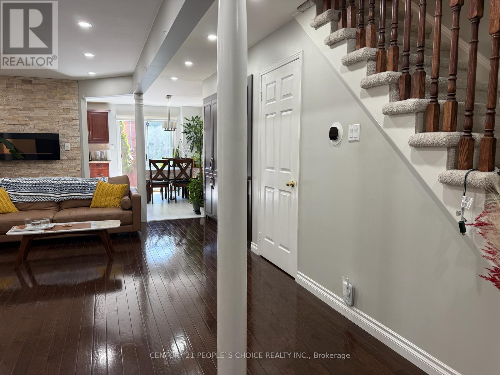 6682 Bansbridge Crescent, Mississauga, Ontario  L5N 6T5 - Photo 4 - W13166218