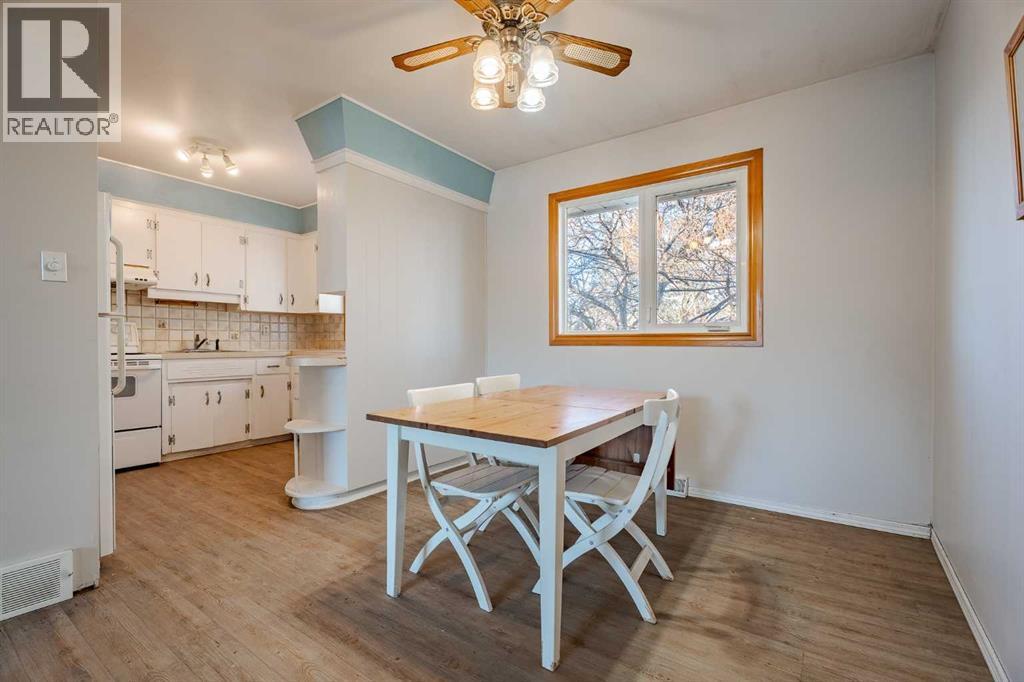 3152 Blakiston Drive NW, Calgary, Alberta  T2L 1L8 - Photo 6 - A2279381