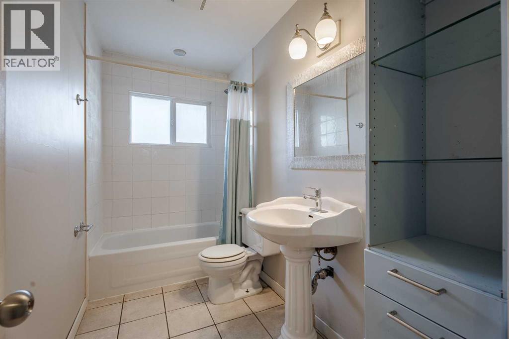 3152 Blakiston Drive NW, Calgary, Alberta  T2L 1L8 - Photo 12 - A2279381