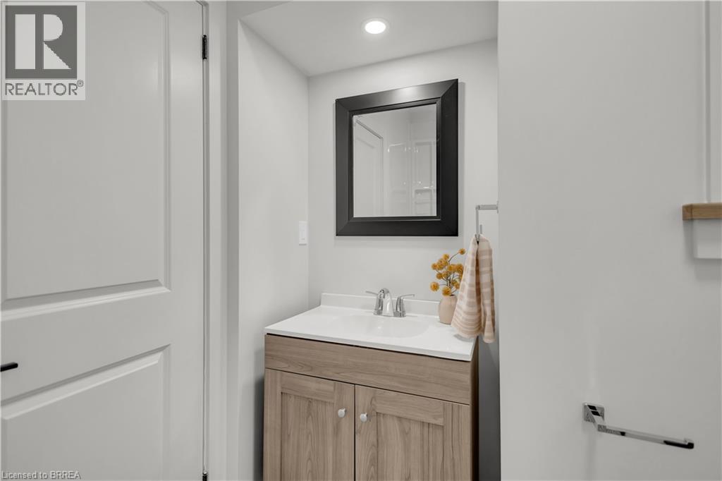 212 Chatham Street, Brantford, Ontario  N3S 4G8 - Photo 11 - 40831383