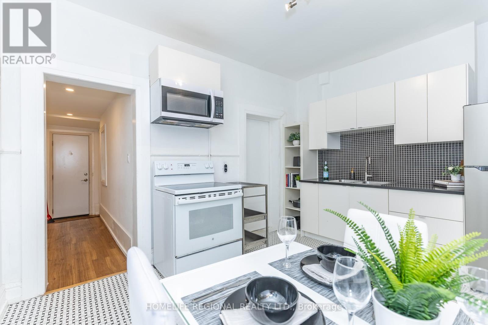 2378 St Clair Avenue W, Toronto, Ontario  M6N 1K8 - Photo 12 - W13164388